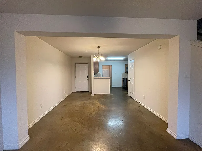 4006 Cambridge Dr — Photo 3