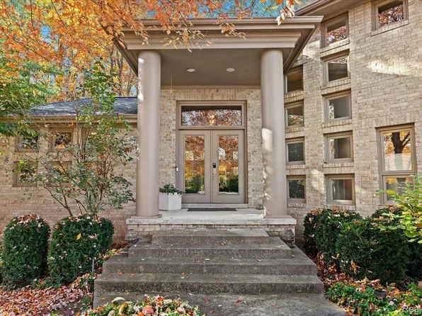 2193 Trillium Woods Dr, Ann Arbor, MI 48105