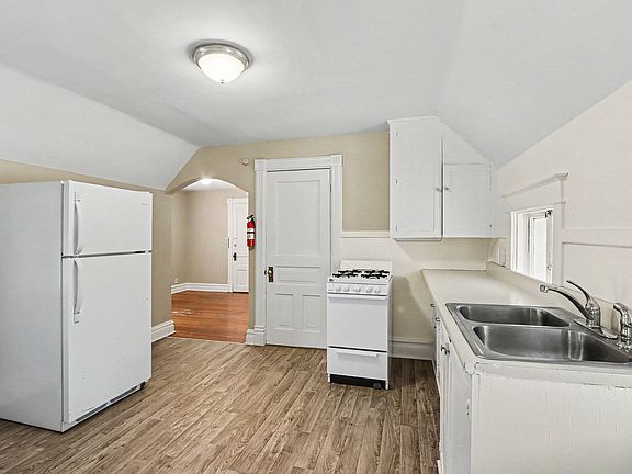 5th image of 118 W Walnut St #2