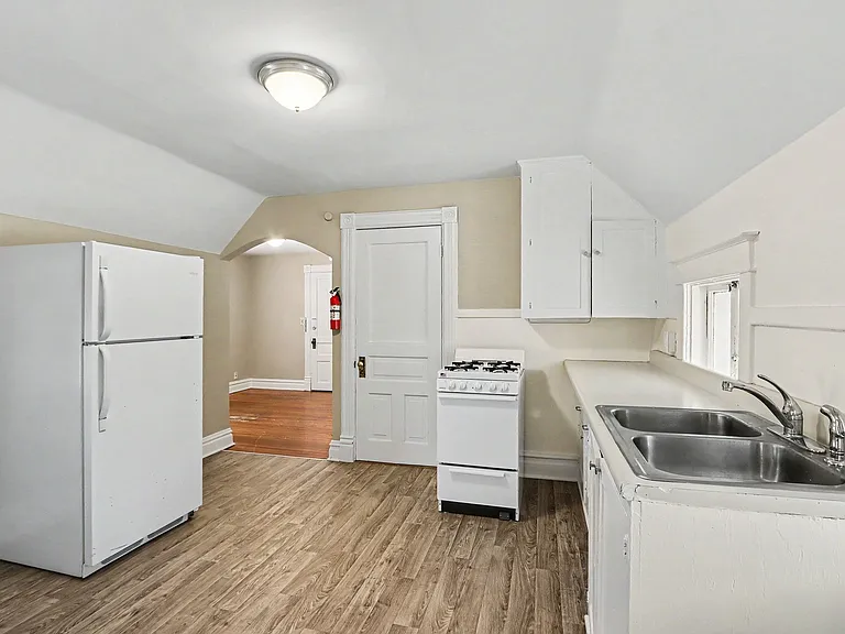 118 W Walnut St #2 — Photo 5