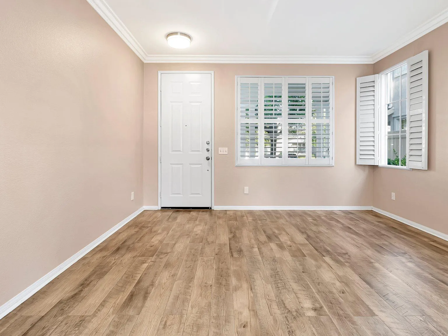 4 bed, 2.5 bath, 2142 sqft, $5,250 — Photo 4