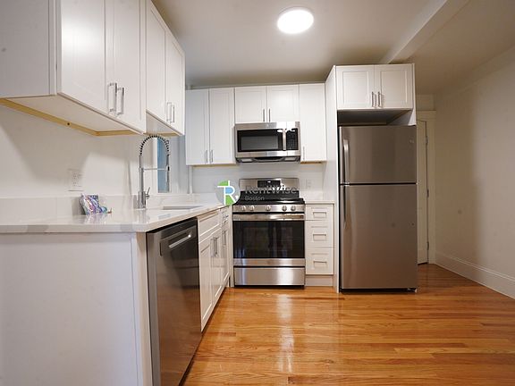 4th image of 8 Camelot Ct #8
