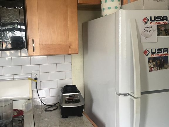 5th image of 3416 Lynridge Dr APT B