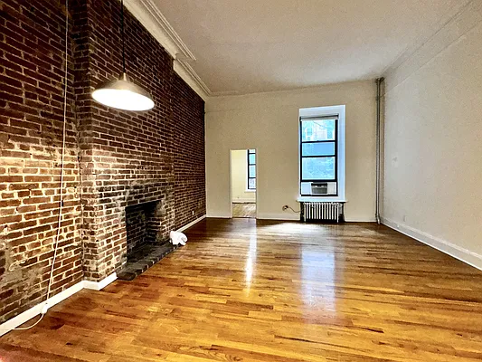 Rented by City Connections Realty | media 4