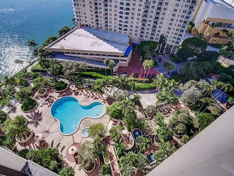 520 Brickell Key Dr #A914 — Photo 38