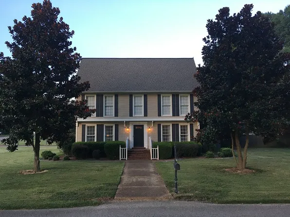 8 Charleston Sq, Jackson, TN 38305
