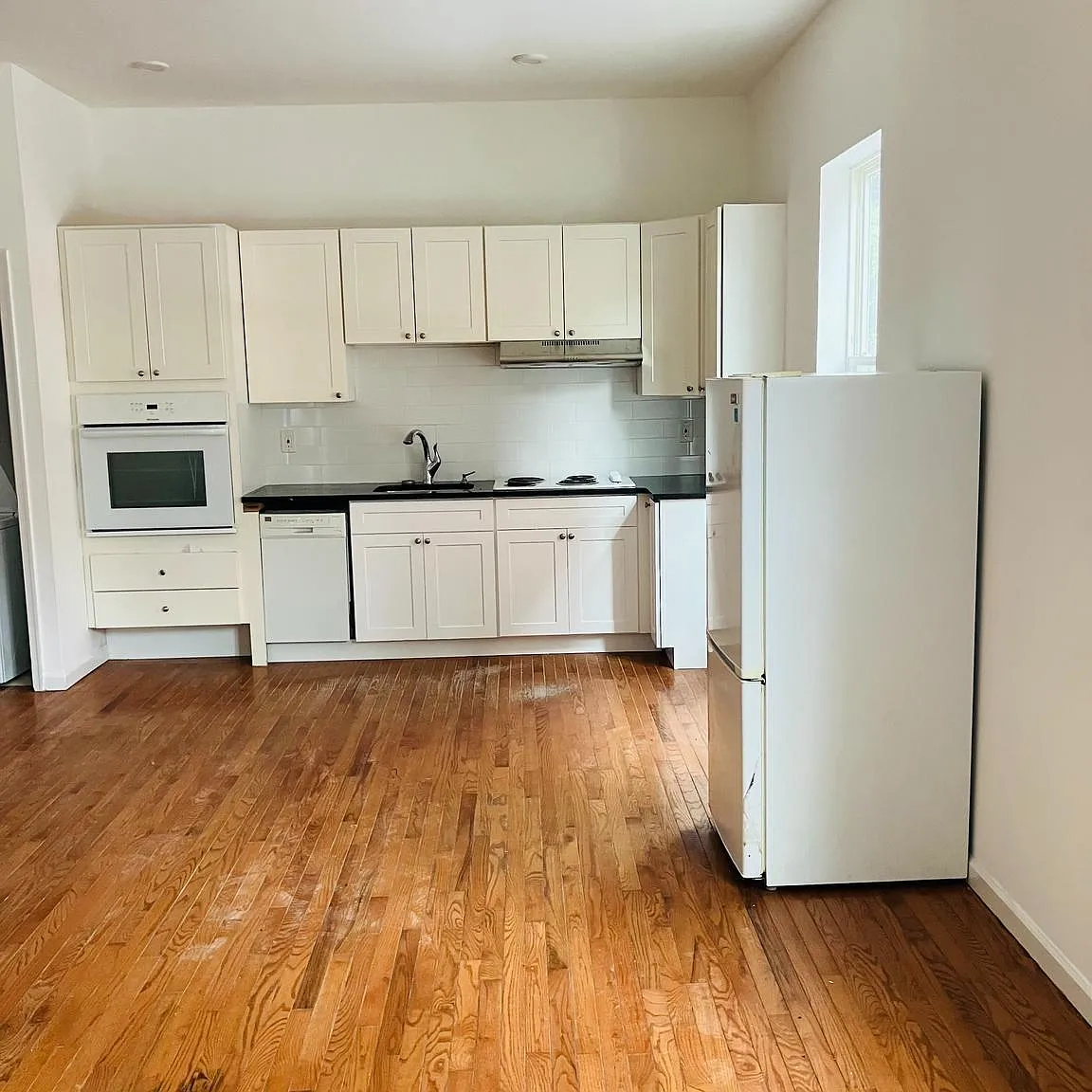 1 bed, 3219 sqft, $1,250 — Photo 1