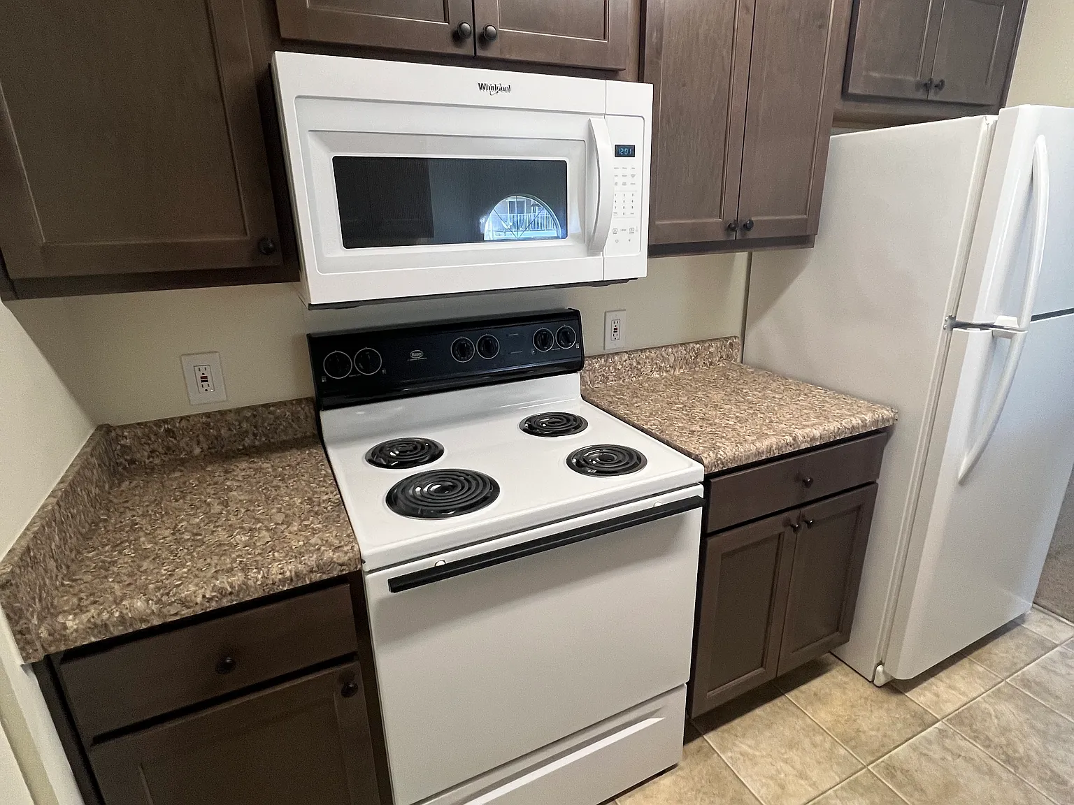 Rosewood Park Apartments — Photo 1