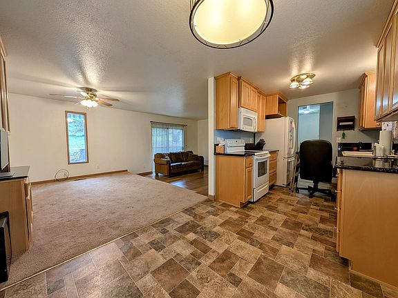3rd image of 1661 NE Terrace Dr