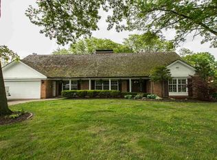 600 Sunset Rdg, Dubuque, IA 52003