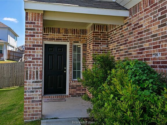 3rd image of 981 Marquis Dr