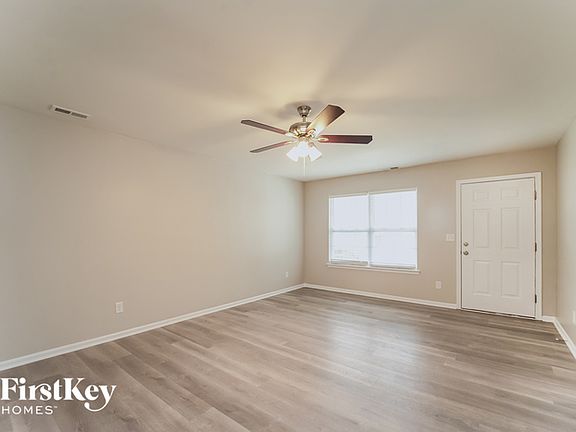4th image of 4218 John Dale Ln #8