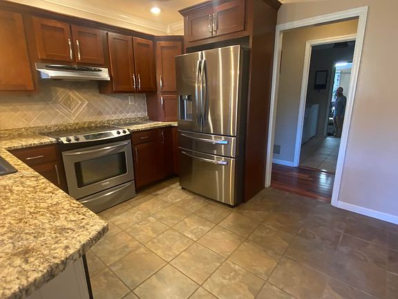 5th image of 98 Creekstone Ln