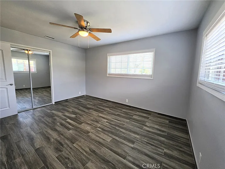 221 E Maple St — Photo 14