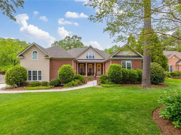 2248 Rose Hall Dr, Virginia Beach, VA 23454