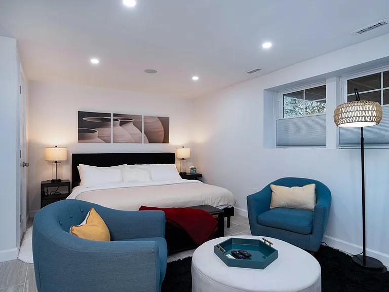 Lower level/basement suite with view of windows