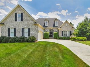 1907 Breeze Pointe Ct, Whitsett, NC 27377