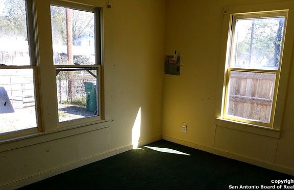 4th image of 422 Sylvia Ave