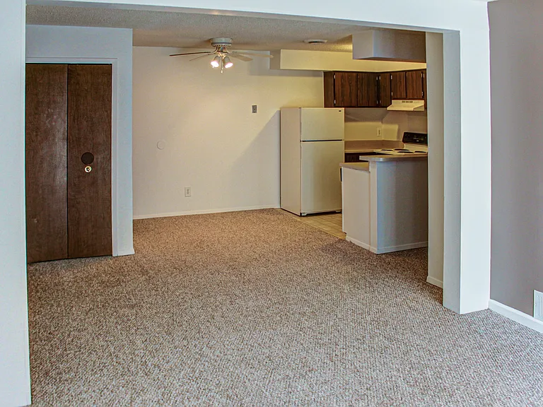 Marianne Manor Apartments — Photo 25