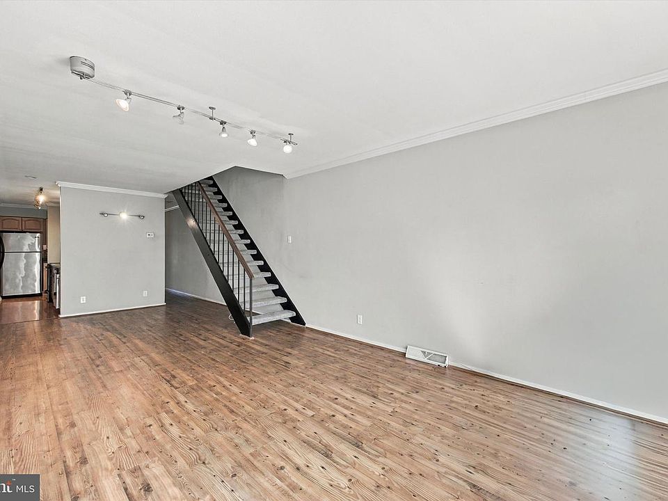 1st image of 668 Summit House
