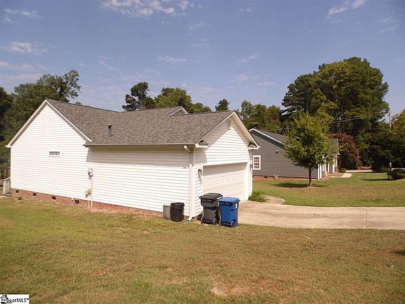 2nd image of 21 Hastings Cir