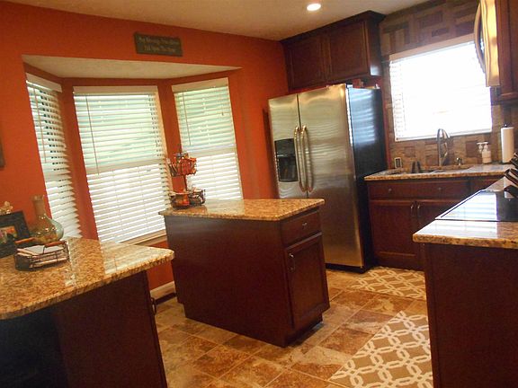 3rd image of 2765 Riverbend Dr