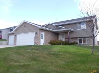 4718 Charmwood Dr, Rapid City, SD 57701