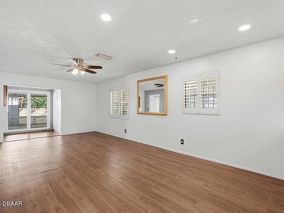 5th image of 903 W Millard Ct