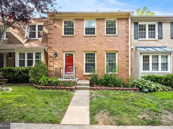 9036 Rosewall Ct, Springfield, VA 22152