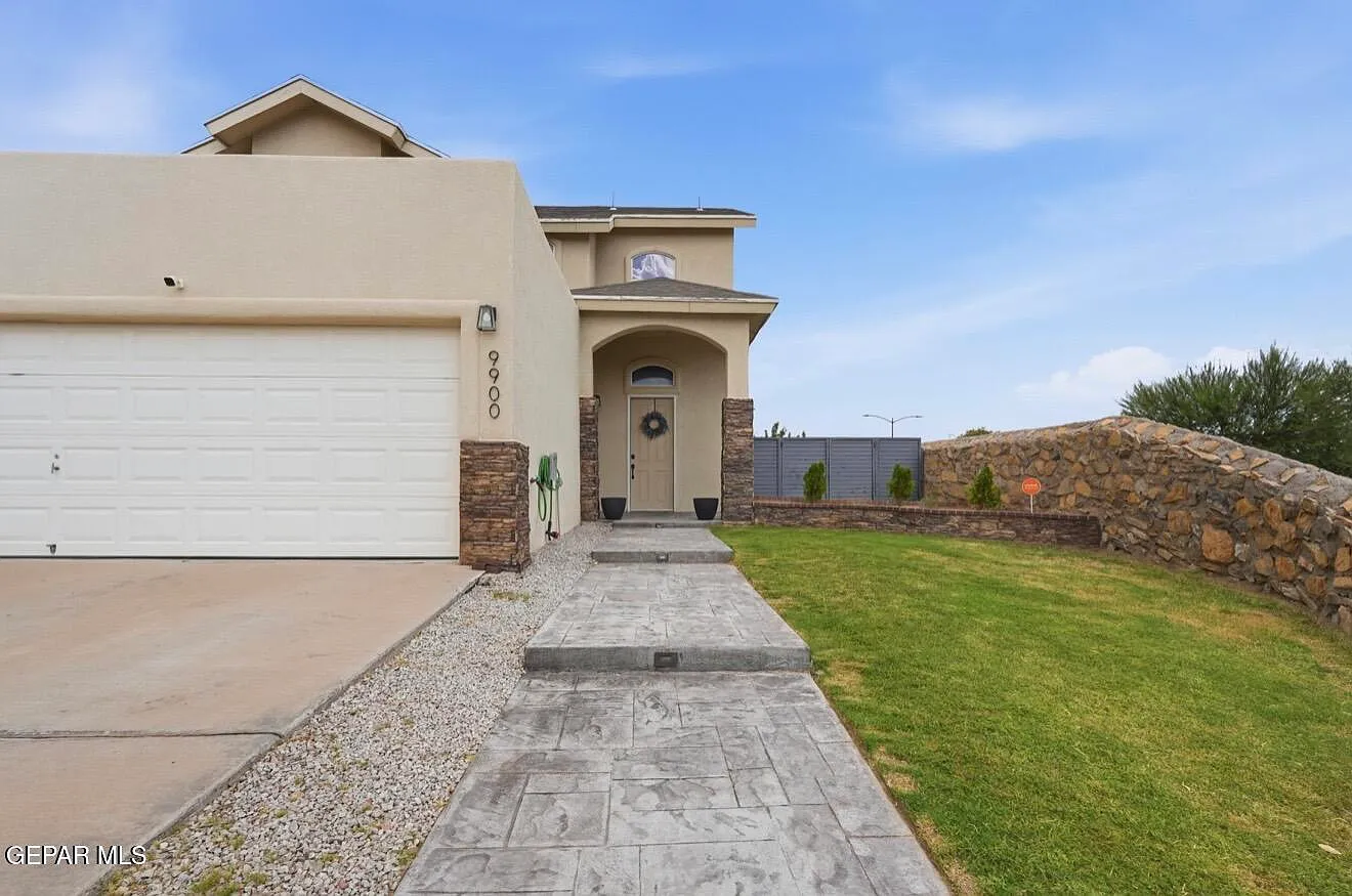 3 bed, 2.5 bath, 1694 sqft, $1,900 — Photo 1