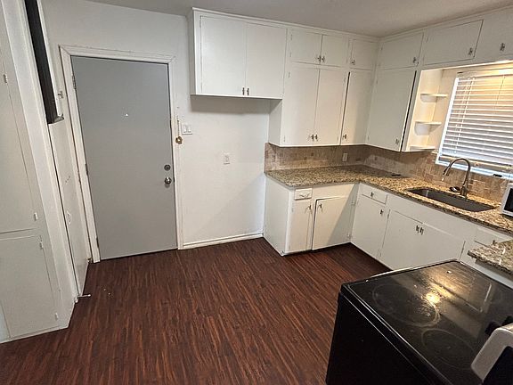 3rd image of 2311 Meadow Ln