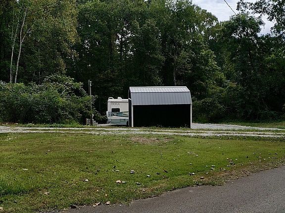 3rd image of 60 Whippoorwill Ln