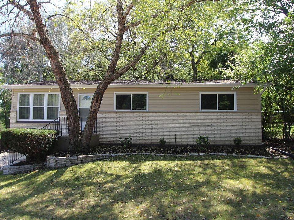 2nd image of 29 W Schaumburg Rd