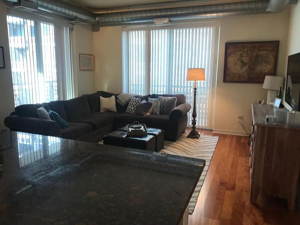 1st image of 873 N Larrabee St APT 302