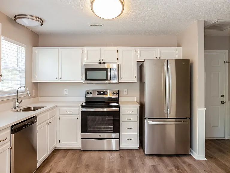 14049 Southbridge Forest Dr — Photo 6