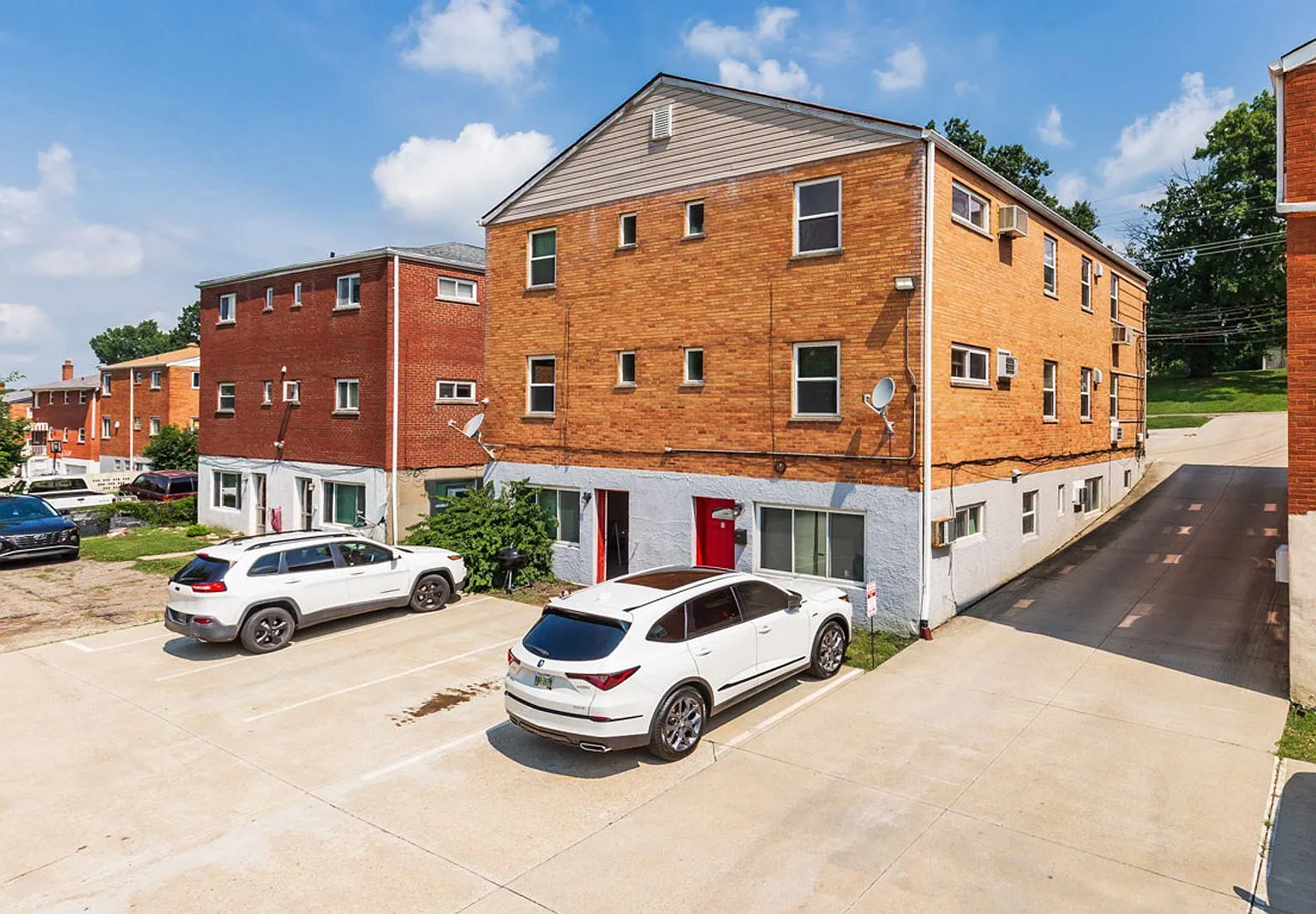 1 bed, 1.0 bath, 600 sqft, $925 — Photo 2