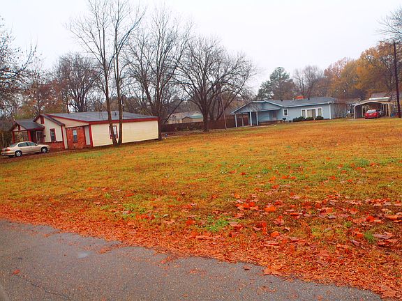 3rd image of 209 Forrest Dr