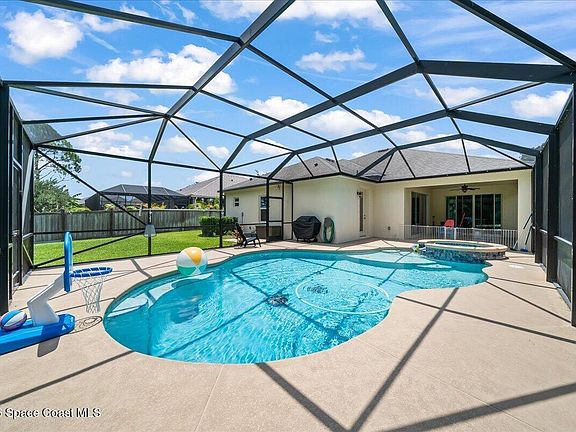 5th image of 4614 Preservation Cir