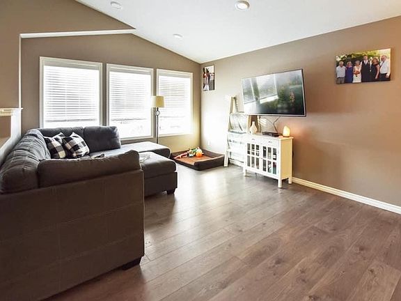 2nd image of 4701 38a St