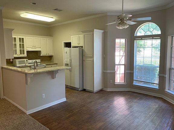 4th image of 609 Eagles Nest Dr