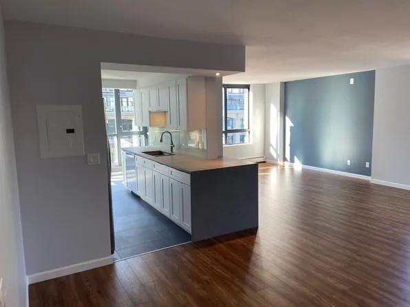 289 Drake St #701, Vancouver, BC V6B 5Z5