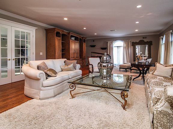 5th image of 8 Whitwell Pl