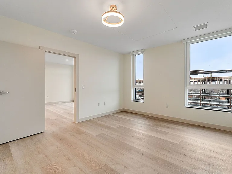 Bank Street Apartments at Burlington Square — Photo 24