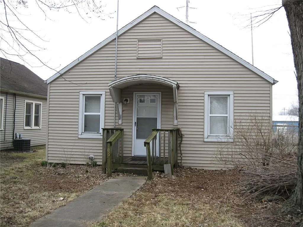 106 12th St photo 1