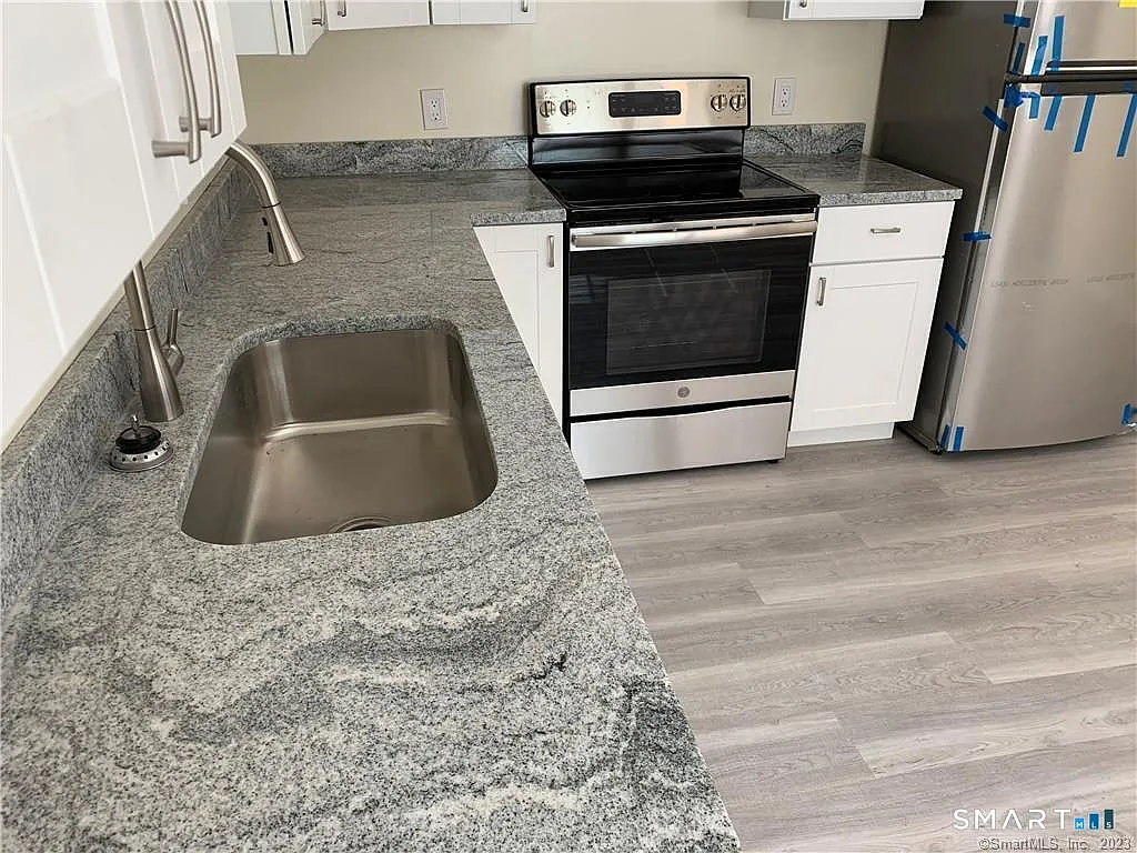 3 bed, 1.5 bath, 1350 sqft, $2,950 — Photo 4