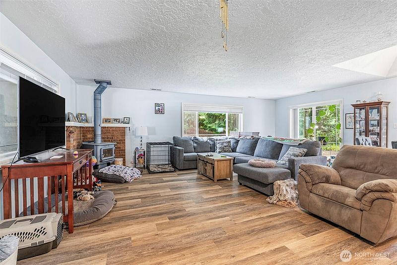 4th image of 344 Rose Valley Road