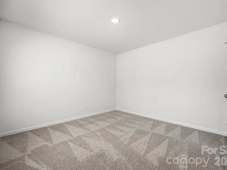 7024 Maple Run Cir — Photo 5