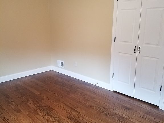 3rd image of 2011 Ravenwood Dr