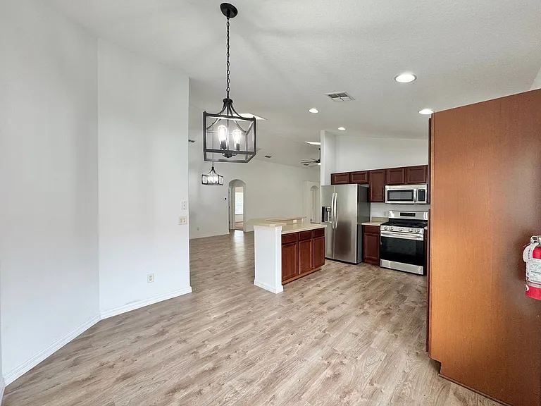 502 Viola Dr — Photo 14