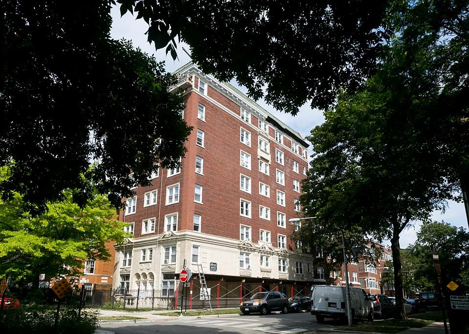 1st image of 7450 N Greenview Ave APT 42